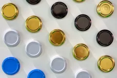 Jak dobrać wieczko i zakrętkę? Rozmiary, klik i twist-off
